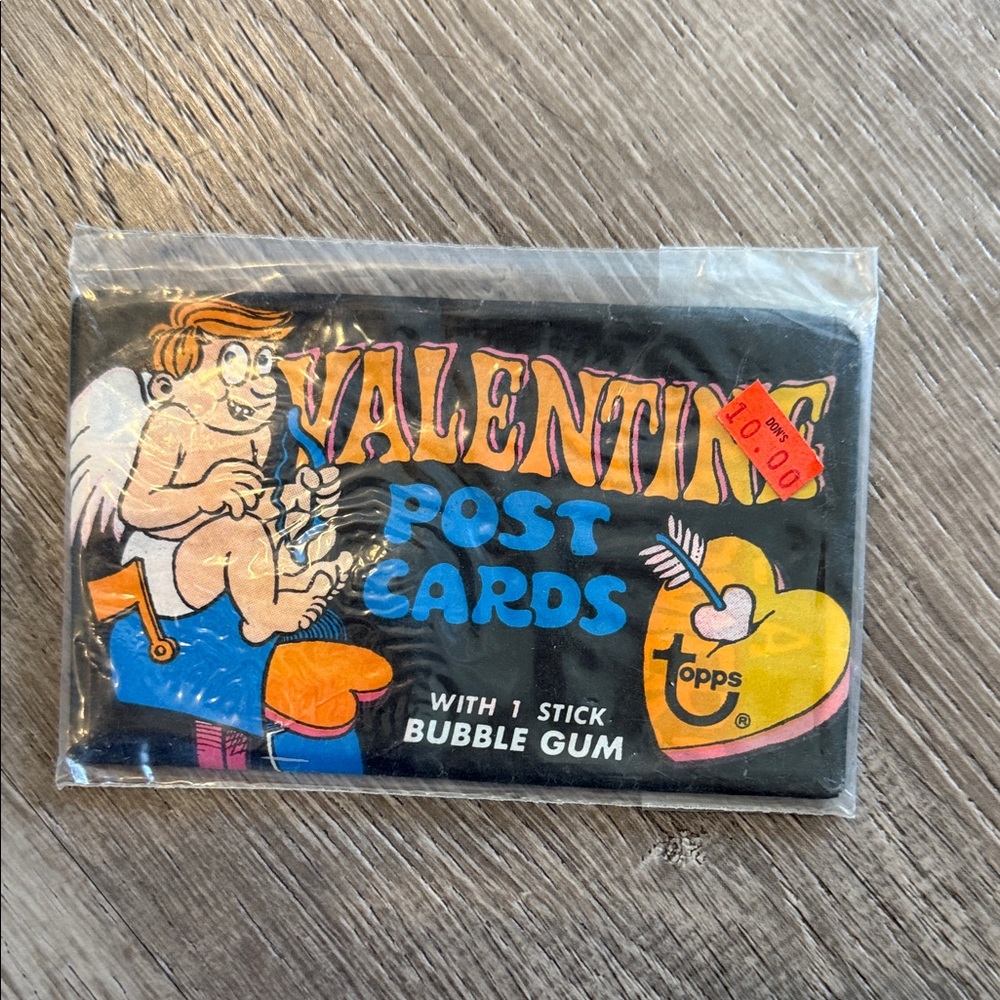 Topps Valentine's Post Cards with Bubble Gum - Black and Orange
